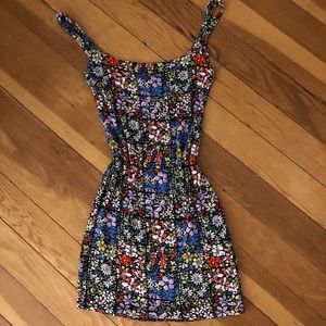 The cutest floral mini dress from urban outfitters💐💐